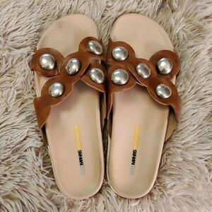 Light brown Manas sandals with silver accents